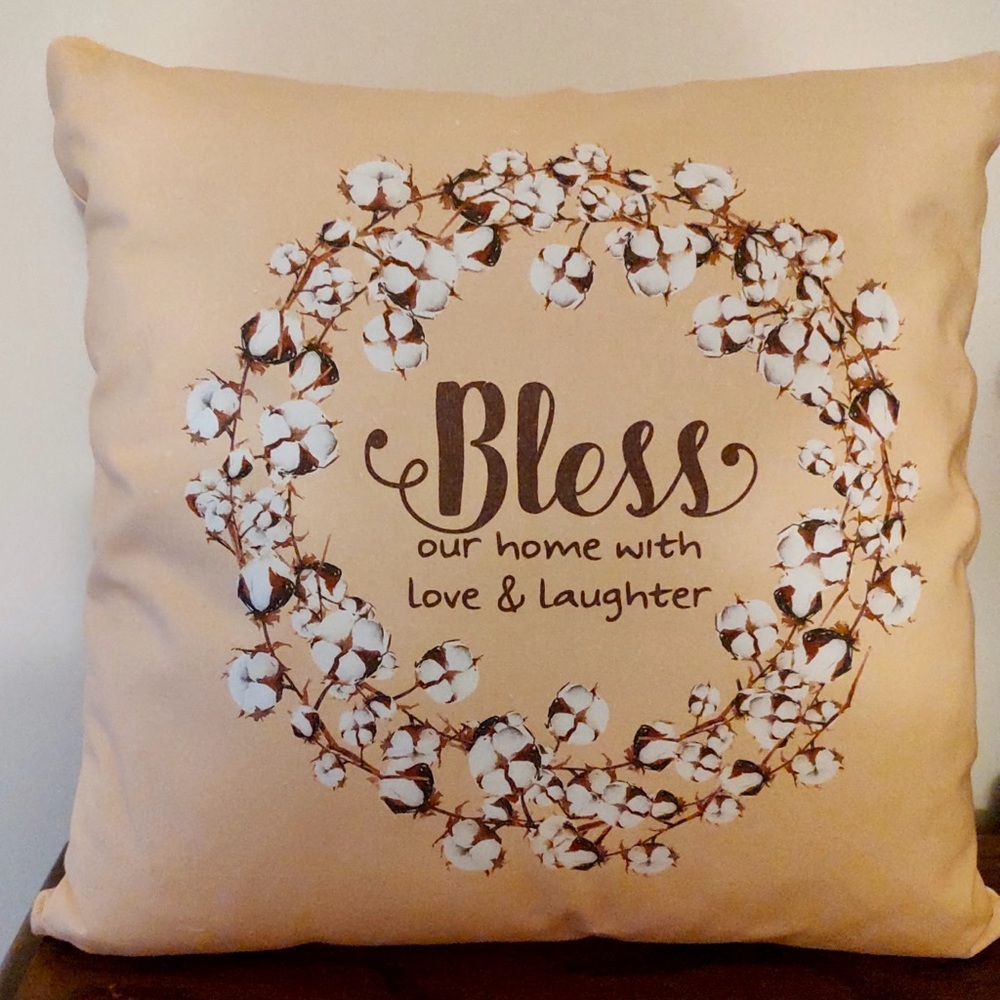 Decorative Pillow with Blessing Wreath Design